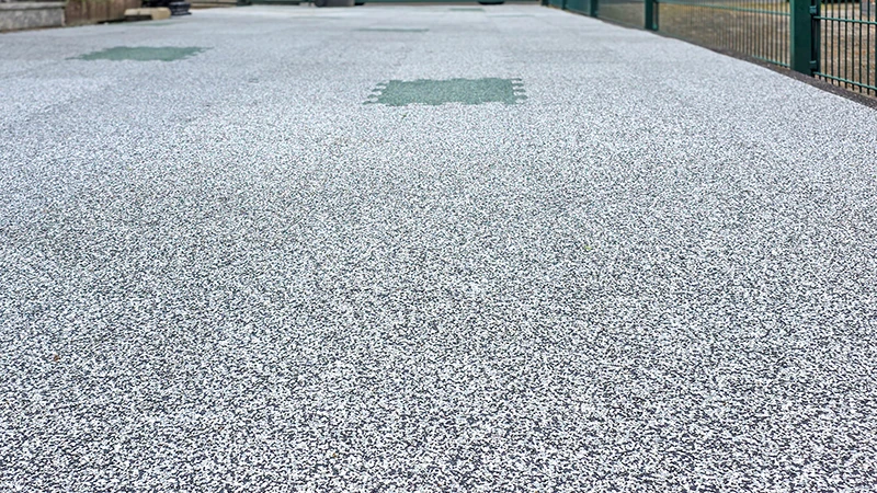 WARCO XT rubber tiles with calibrated formats, precise interlocking tabs and barely visible joints