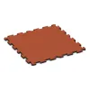 Indoor click tile von WARCO im Farbdesign Bright Red-Orange mit den Abmessungen 1000 x 1000 x 30 mm. Produktfoto von Artikel 5826 in der Aufsicht von schräg vorne.