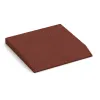 Edge tile (one chamfered side) von WARCO im Farbdesign Brick red mit den Abmessungen 500 x 500 x 50 mm. Produktfoto von Artikel 0438 in der Aufsicht von schräg vorne.