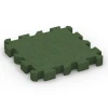 Interlocking playground safety tile von WARCO im Farbdesign Grass green mit den Abmessungen 50 x 50 x 6 cm | 0,25 m². Produktfoto von Artikel 6311 in der Aufsicht von schräg vorne.