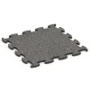 Fitness Max Floor System von WARCO im Farbdesign Dark Grey Granite mit den Abmessungen 98 x 98 x 2,8 cm. Produktfoto von Artikel 6886 in der Aufsicht von schräg vorne.
