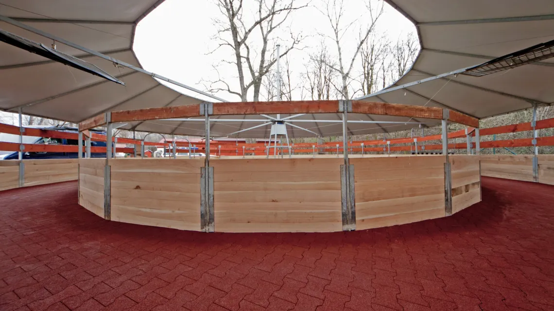 Beispielhafte Verlegung für den Artikel 0036 von WARCO - Rubber interlocking paver, Farbton Anthracite in der Abmessung 200 x 165 x 43 mm.