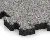 Detailaufnahme der Randausprägung von WARCO-Produkt 4547, Dog floor tile, Format 500 x 500 x 40 mm, Farbe Grey Melange.
