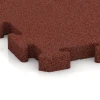 Detailaufnahme der Randausprägung von WARCO-Produkt 3476, Playground flooring, Format 100 x 100 x 4 cm | 1,00 m², Farbe Brick red.