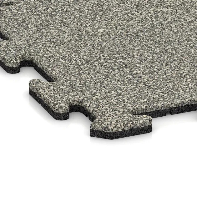 Detailaufnahme der Randausprägung von WARCO-Produkt 0126, Pool Surround Tile, Format 500 x 500 x 18 mm, Farbe Light Granite.
