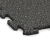 Detailaufnahme der Randausprägung von WARCO-Produkt 0314, Fitness Floor Mat 18 mm, Format 100 x 100 x 1,8 cm | 1,00 m², Farbe Dark Grey Granite.