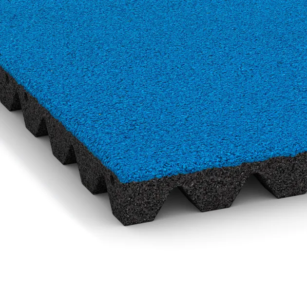 Detailaufnahme der Randausprägung von WARCO-Produkt 5532, Playground Safety Tile 4.5 cm - EN 1177 ≤ 135 cm, Format 500 x 500 x 45 mm, Farbe Sky Blue.