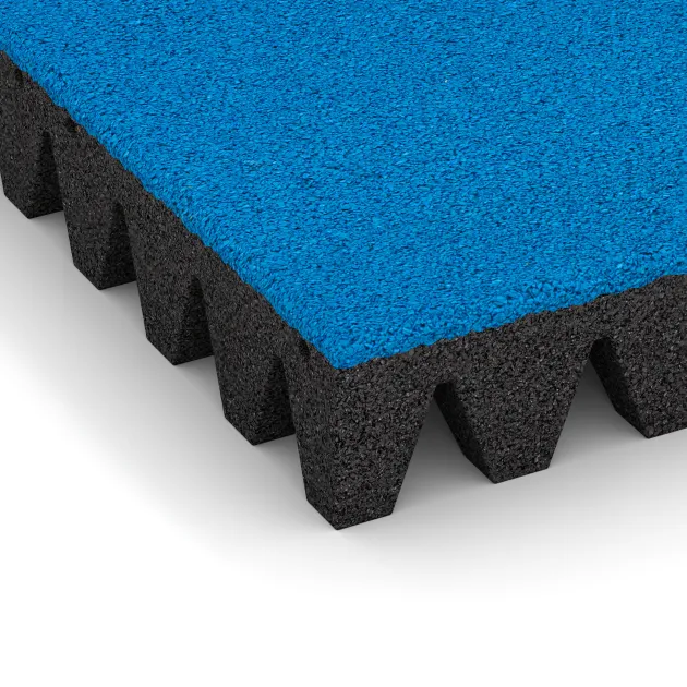 Detailaufnahme der Randausprägung von WARCO-Produkt 0717, Playground safety tile, Format 500 x 500 x 80 mm, Farbe Sky Blue.