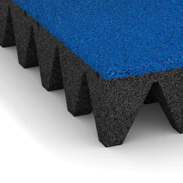 Detailaufnahme der Randausprägung von WARCO-Produkt 0733, Playground safety tile, Format 500 x 500 x 100 mm, Farbe Gentian Blue.