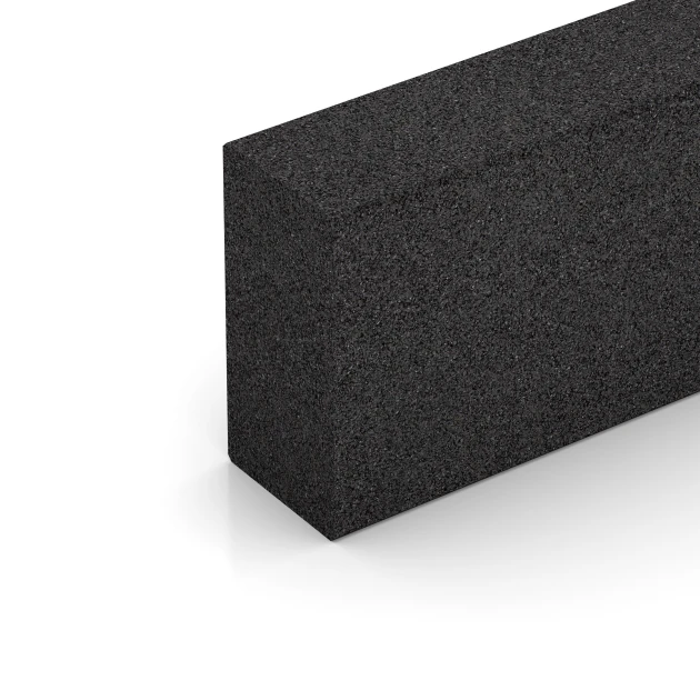 Detailaufnahme der Randausprägung von WARCO-Produkt 7028, Rubber granulate block step, Format 100 x 30 x 15 cm, Farbe Anthracite.