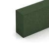 Detailaufnahme der Randausprägung von WARCO-Produkt 7030, Rubber granulate block step, Format 100 x 30 x 15 cm, Farbe Grass green.