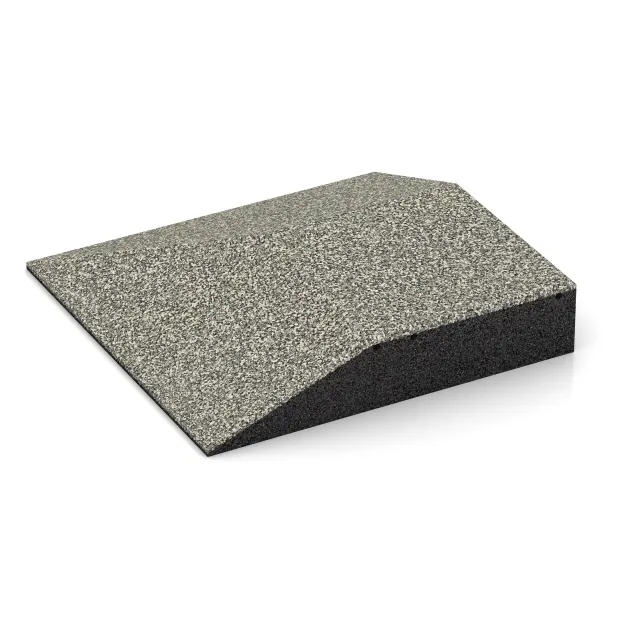 Detailaufnahme der Randausprägung von WARCO-Produkt 3830, Corner tile (two chamfered sides), Format 500 x 500 x 100 mm, Farbe Light Granite.