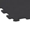 Detailaufnahme der Randausprägung von WARCO-Produkt 1048, Stair covering, Format 970 x 970 x 8 mm, Farbe Matte Anthracite.