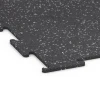 Detailaufnahme der Randausprägung von WARCO-Produkt 6458, Fitness Floor Compact, Format 50 × 50 × 0,8 cm, Farbe Light Grey Speckled.