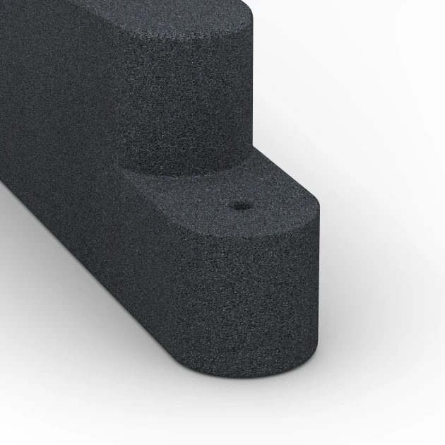 Detailaufnahme der Randausprägung von WARCO-Produkt 6642, Rubber edge restraint, Format 100 x 15 x 30 cm, Farbe Slate grey.