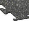 Detailaufnahme der Randausprägung von WARCO-Produkt 3752, Fitness Performance Elite Training Floor, Format 1000 x 1000 x 10 mm, Farbe Light Yellow Speckled.