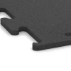 Detailaufnahme der Randausprägung von WARCO-Produkt 3751, Fitness Performance Elite Training Floor, Format 50 x 50 x 2 cm | 0,25 m², Farbe Anthracite.