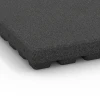 Detailaufnahme der Randausprägung von WARCO-Produkt 6139, Playground safety tile – CFH 205 cm, Format 50 x 50 x 7 cm, Farbe Anthracite.