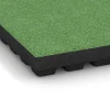 Detailaufnahme der Randausprägung von WARCO-Produkt 6141, Playground safety tile – CFH 205 cm, Format 50 x 50 x 7 cm, Farbe Linden green.