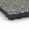 Detailaufnahme der Randausprägung von WARCO-Produkt 6441, Playground safety tile – CFH 210 cm, Format 50 x 50 x 7 cm, Farbe Grey Granite.