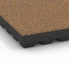 Detailaufnahme der Randausprägung von WARCO-Produkt 6443, Playground safety tile – CFH 210 cm, Format 50 x 50 x 7 cm, Farbe Terracotta.