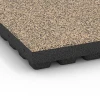 Detailaufnahme der Randausprägung von WARCO-Produkt 6446, Playground safety tile – CFH 210 cm, Format 50 x 50 x 7 cm, Farbe Travertine.