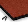 Detailaufnahme der Randausprägung von WARCO-Produkt 6260, Playground safety tile – 150 cm, Format 50 x 50 x 4,5 cm, Farbe Brick red.