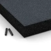 Detailaufnahme der Randausprägung von WARCO-Produkt 6233, Playground Safety Tiles, Format 50 x 50 x 8 cm, Farbe Slate grey.