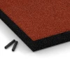 Detailaufnahme der Randausprägung von WARCO-Produkt 6266, Playground safety tile – 180 cm, Format 50 x 50 x 6 cm, Farbe Brick red.