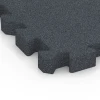 Detailaufnahme der Randausprägung von WARCO-Produkt 6317, Interlocking playground safety tile, Format 50 x 50 x 5 cm | 0,25 m², Farbe Slate grey.