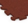Detailaufnahme der Randausprägung von WARCO-Produkt 6984, Gym Floor Protection Mat, Format 50 x 50 x 2 cm | 0,25 m², Farbe Brick red.