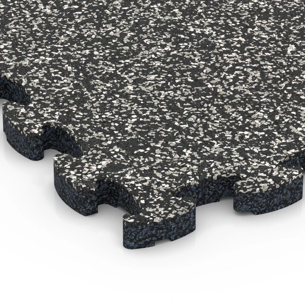 Detailaufnahme der Randausprägung von WARCO-Produkt 6814, Stone Carpet Click Tile, Format 28,9 x 28,9 x 1,8 cm, Farbe Dark Grey Granite.