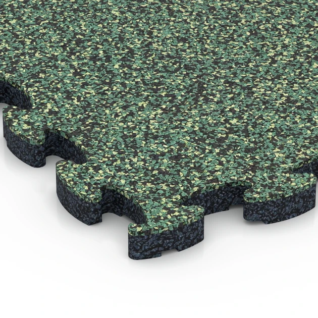 Detailaufnahme der Randausprägung von WARCO-Produkt 6816, Stone Carpet Click Tile, Format 28,9 x 28,9 x 1,8 cm, Farbe English Lawn.