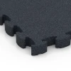 Detailaufnahme der Randausprägung von WARCO-Produkt 6965, Fitness Premium Performance Flooring, Format 28,9 x 28,9 x 2,8 cm, Farbe Anthracite.