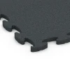 Detailaufnahme der Randausprägung von WARCO-Produkt 6966, Fitness Premium Performance Flooring, Format 45,9 x 45,9 x 1,8, Farbe Anthracite.