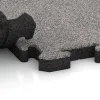 Großaufnahme vom Verbindungssystem von WARCO-Boden 4547 - Dog floor tile im Farbdesign Grey Melange. Abmessungen 500 x 500 x 40 mm.