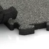 Großaufnahme vom Verbindungssystem von WARCO-Boden 3462 - Fitness Floor Protection Mat im Farbdesign Gray Granite. Abmessungen 1000 x 1000 x 40 mm.