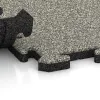 Großaufnahme vom Verbindungssystem von WARCO-Boden 3214 - Playground flooring im Farbdesign Light Granite. Abmessungen 1000 x 1000 x 30 mm.