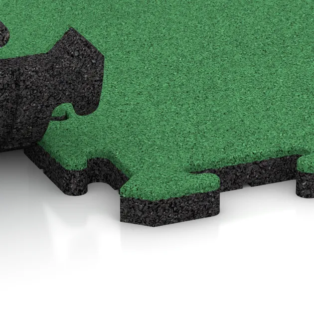Großaufnahme vom Verbindungssystem von WARCO-Boden 5827 - Indoor click tile im Farbdesign May Green. Abmessungen 1000 x 1000 x 30 mm.
