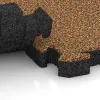 Großaufnahme vom Verbindungssystem von WARCO-Boden 3060 - Rubber paving im Farbdesign Terra Cotta. Abmessungen 500 x 500 x 50 mm.