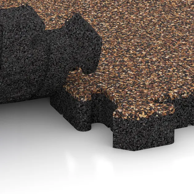 Großaufnahme vom Verbindungssystem von WARCO-Boden 3061 - Rubber paving im Farbdesign Bark & Bast. Abmessungen 500 x 500 x 50 mm.