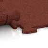 Großaufnahme vom Verbindungssystem von WARCO-Boden 0165 - Balcony tile im Farbdesign Brick red. Abmessungen 50 x 50 x 1,8 cm | 0,25 m².
