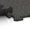 Großaufnahme vom Verbindungssystem von WARCO-Boden 0314 - Fitness Floor Mat 18 mm im Farbdesign Dark Grey Granite. Abmessungen 100 x 100 x 1,8 cm | 1,00 m².