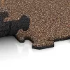 Großaufnahme vom Verbindungssystem von WARCO-Boden 3944 - Dog sports floor HD im Farbdesign Bark & Bast. Abmessungen 1000 x 1000 x 18 mm.