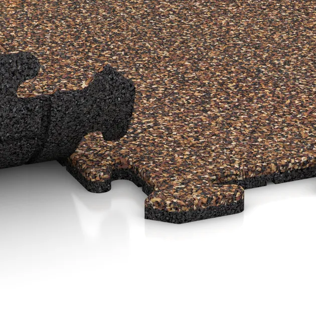 Großaufnahme vom Verbindungssystem von WARCO-Boden 3944 - Dog sports floor HD im Farbdesign Bark & Bast. Abmessungen 1000 x 1000 x 18 mm.