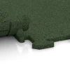 Großaufnahme vom Verbindungssystem von WARCO-Boden 0372 - Fitness Floor Mat 18 mm im Farbdesign Grass green. Abmessungen 100 x 100 x 1,8 cm | 1,00 m².