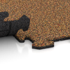 Großaufnahme vom Verbindungssystem von WARCO-Boden 4746 - Edge Tile im Farbdesign Terra Cotta. Abmessungen 1000 x 485 x 18 mm.