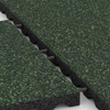 Großaufnahme vom Verbindungssystem von WARCO-Boden 5344 - Playground safety tile im Farbdesign English Lawn. Abmessungen 500 x 500 x 40 mm.