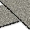 Großaufnahme vom Verbindungssystem von WARCO-Boden 5327 - Playground safety tile im Farbdesign Light Granite. Abmessungen 500 x 500 x 30 mm.