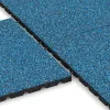 Großaufnahme vom Verbindungssystem von WARCO-Boden 5333 - Playground safety tile im Farbdesign Atlantic. Abmessungen 500 x 500 x 30 mm.